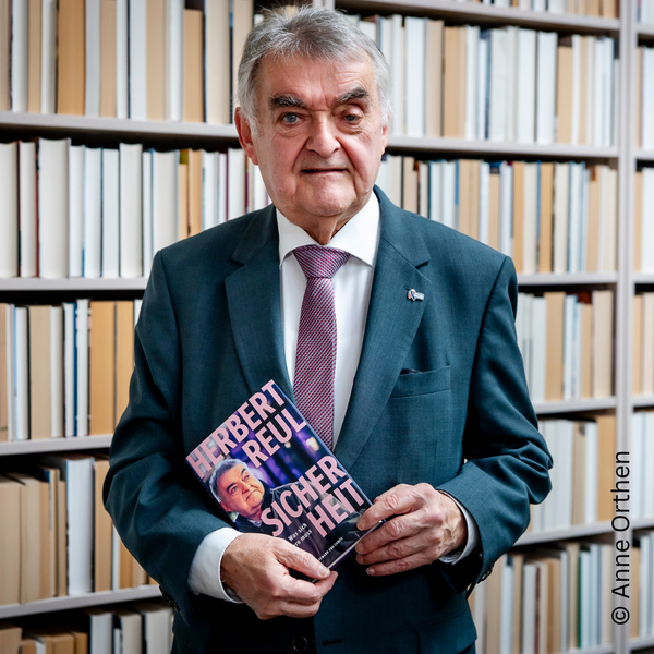 Pressekonferenz zu »Sicherheit. Was sich ändern muss« von Herbert Reul in Düsseldorf